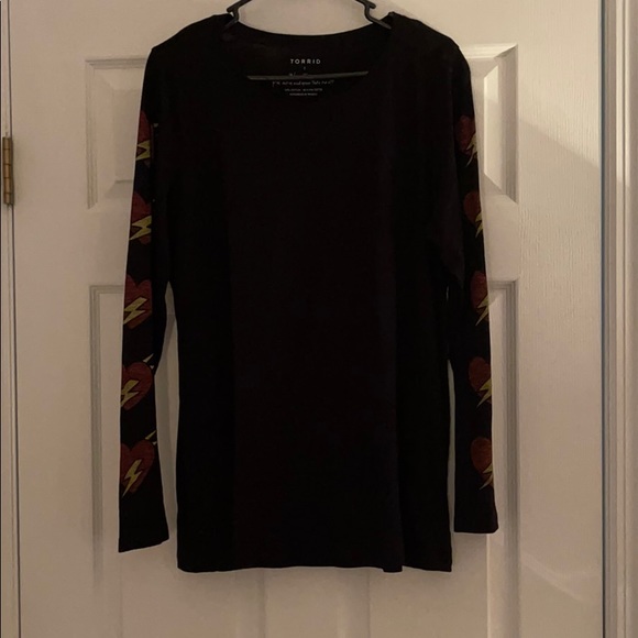 Torrid* Long Sleeve T-Shirt* Hearts on Sleeve”
